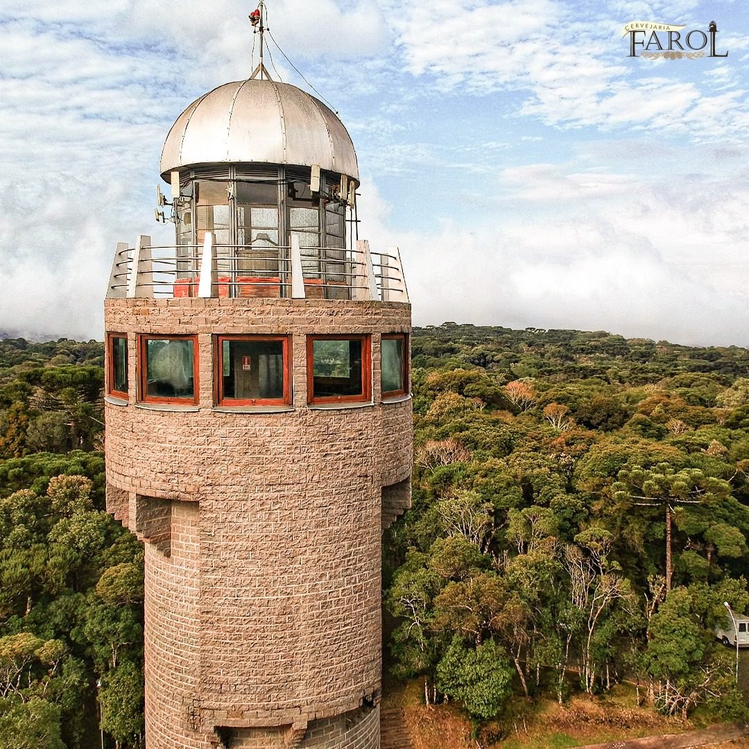 Tanques e equipamentos de produção da Cervejaria do Farol