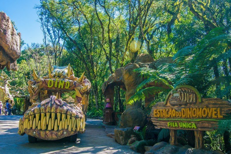 Cenário temático montado ao longo das trilhas do Florybal