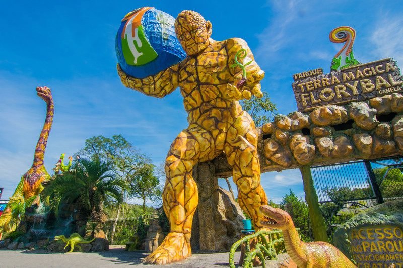 Gigante Semeador, figura que recebe os visitantes no Florybal