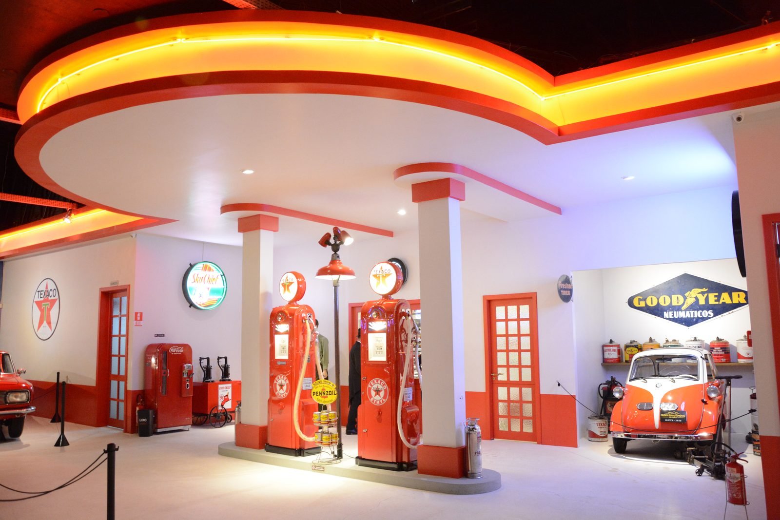 Bombas de gasolina antigas expostas no museu