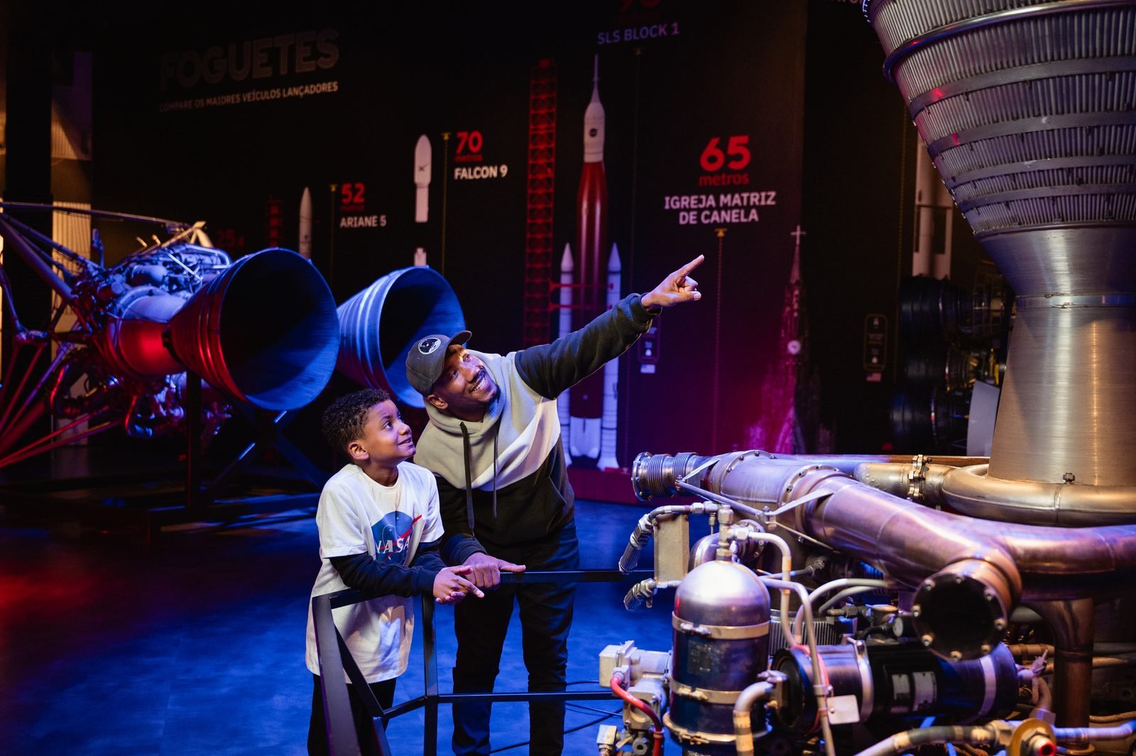 Turbina de foguete exposta no Space Adventure em Gramado