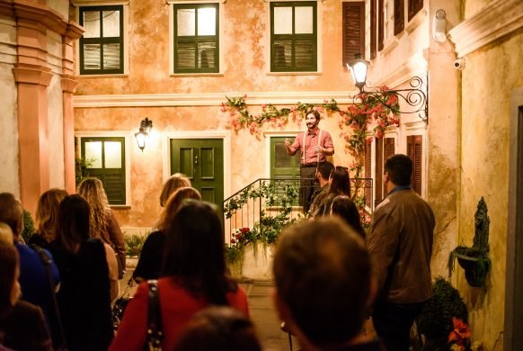 Vagão do Trem Maria Fumaça com apresentação artística a bordo